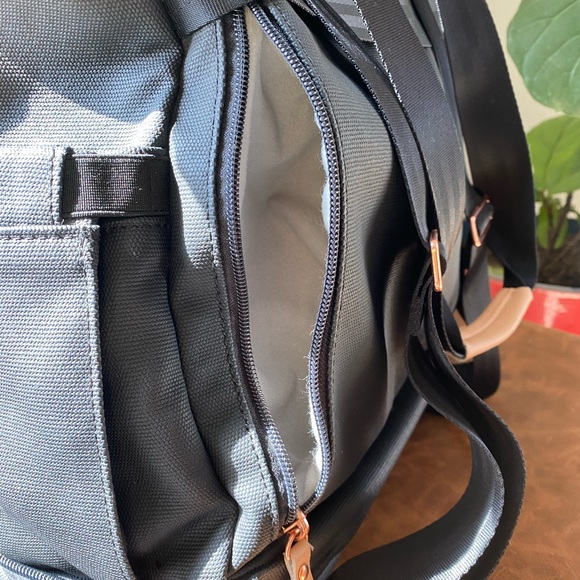 Petunia Pickle Bottom pivot diaper bag - Picture 6 of 9